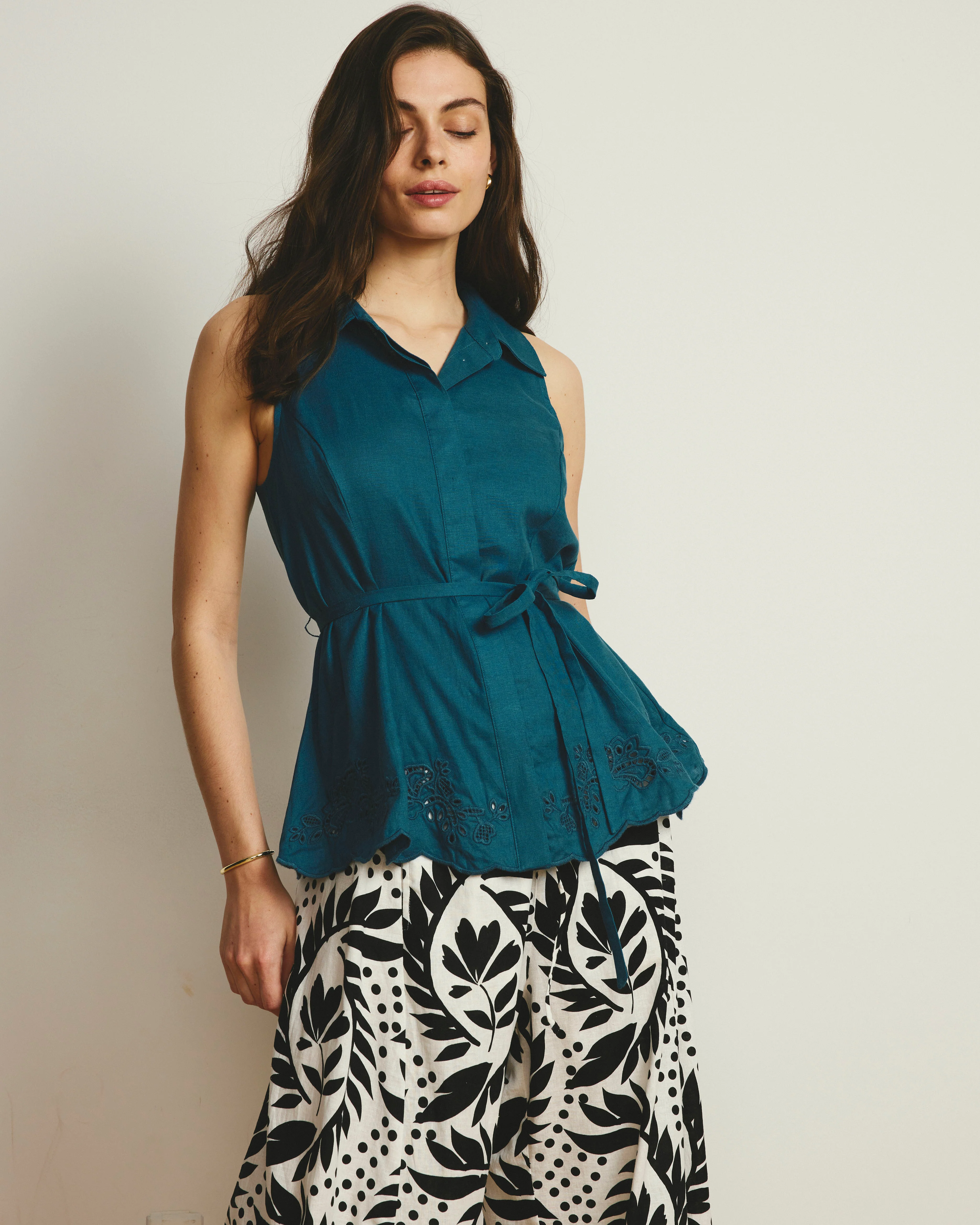 Adelaide Embroidered Sleeveless Linen Shirt - Ink Blue - Image 2