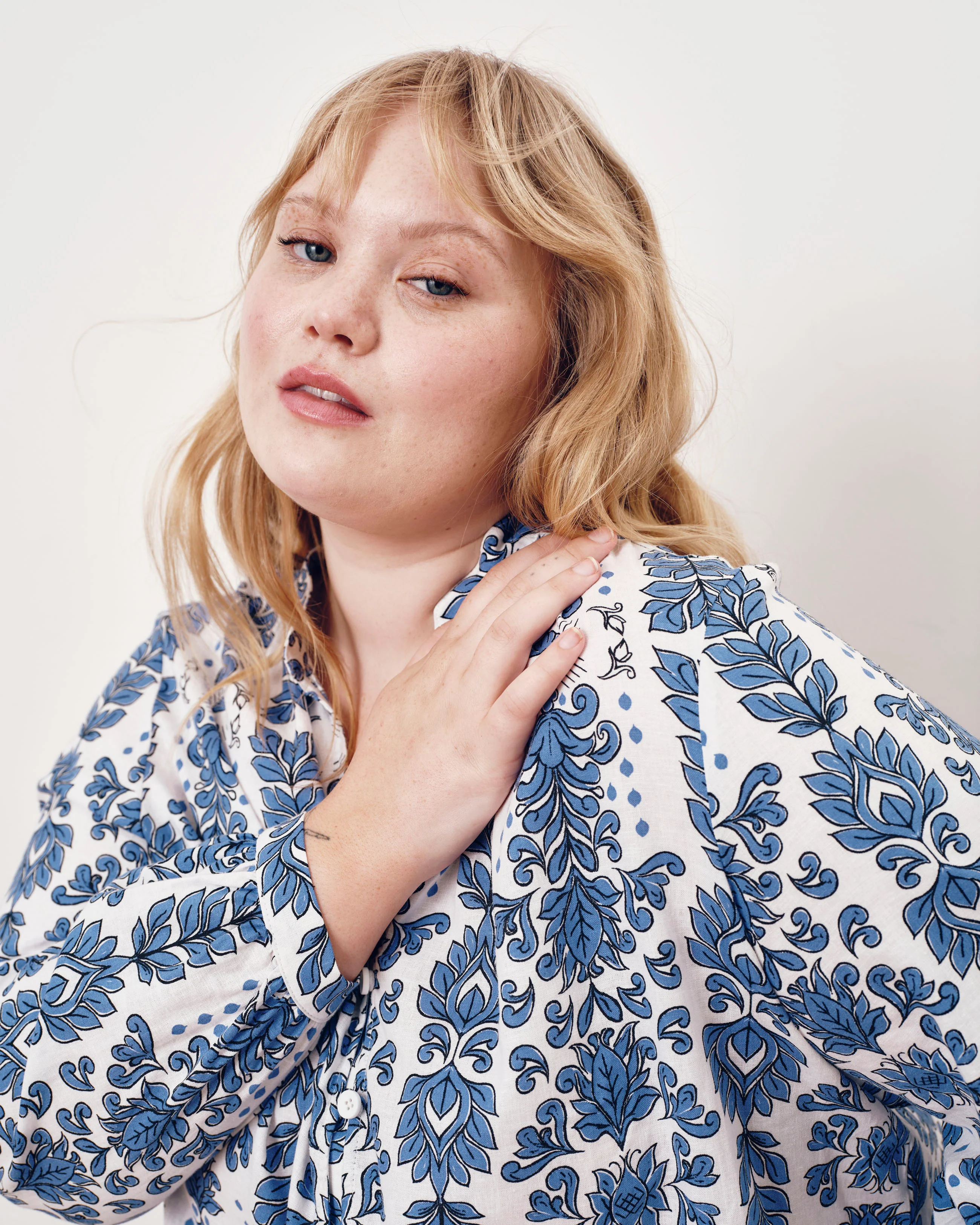 Avalon Linen Blouse - Rococo Beach Print - Image 2