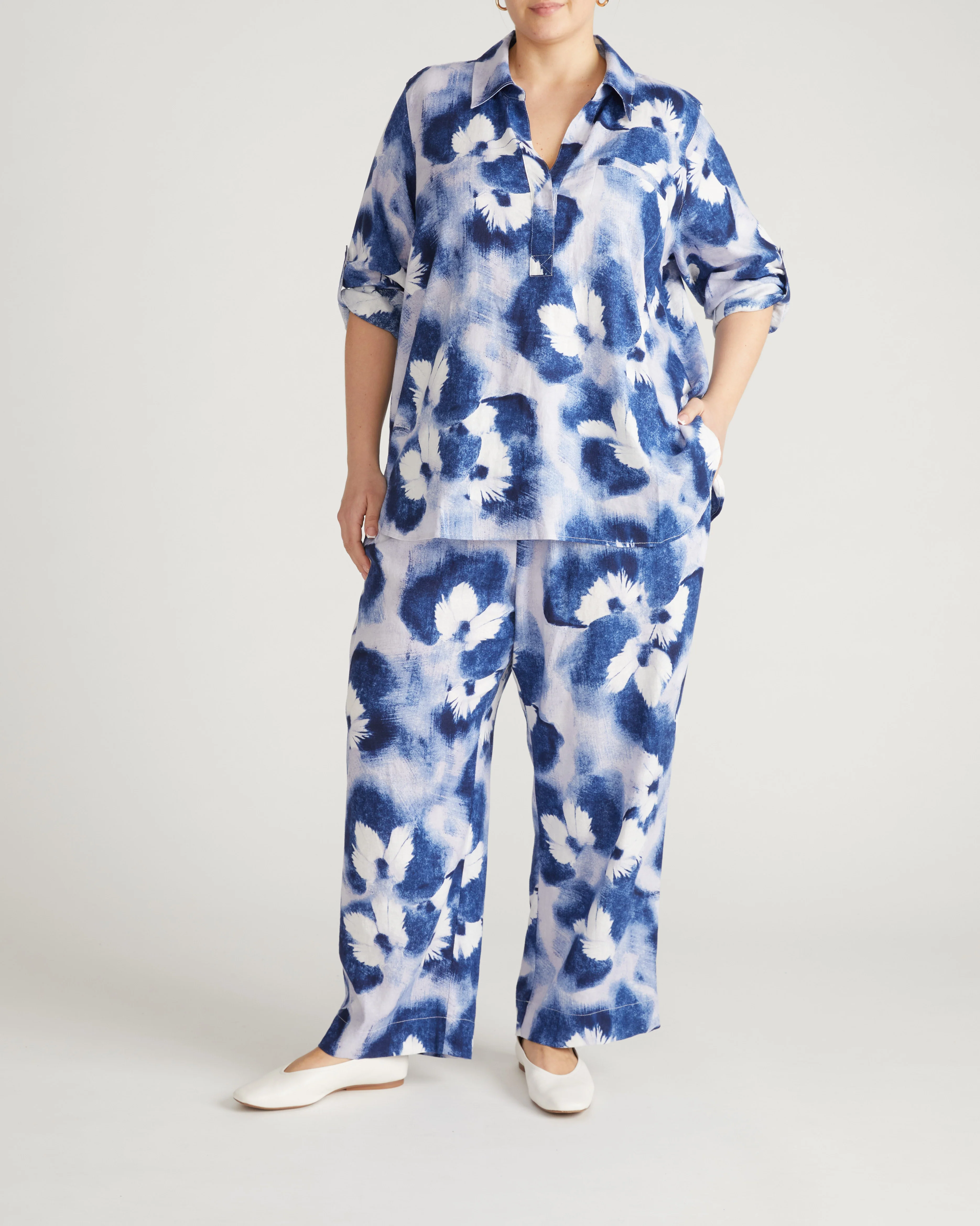 Button Back Linen Polo Shirt - Blue Pressed Flower Print - Image 5
