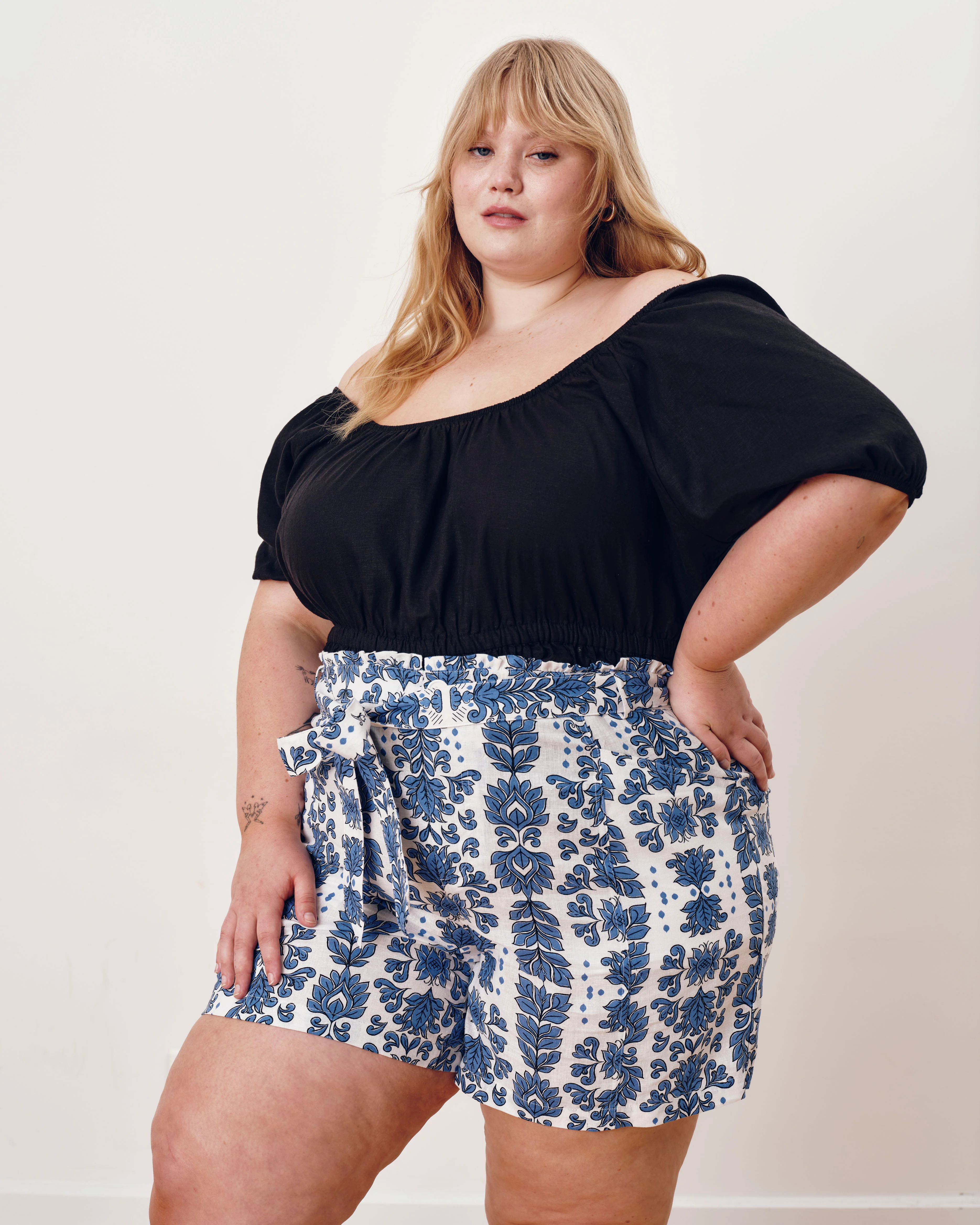 Harbor Stretch Linen Paperbag Shorts - Rococo Beach Print - Image 5