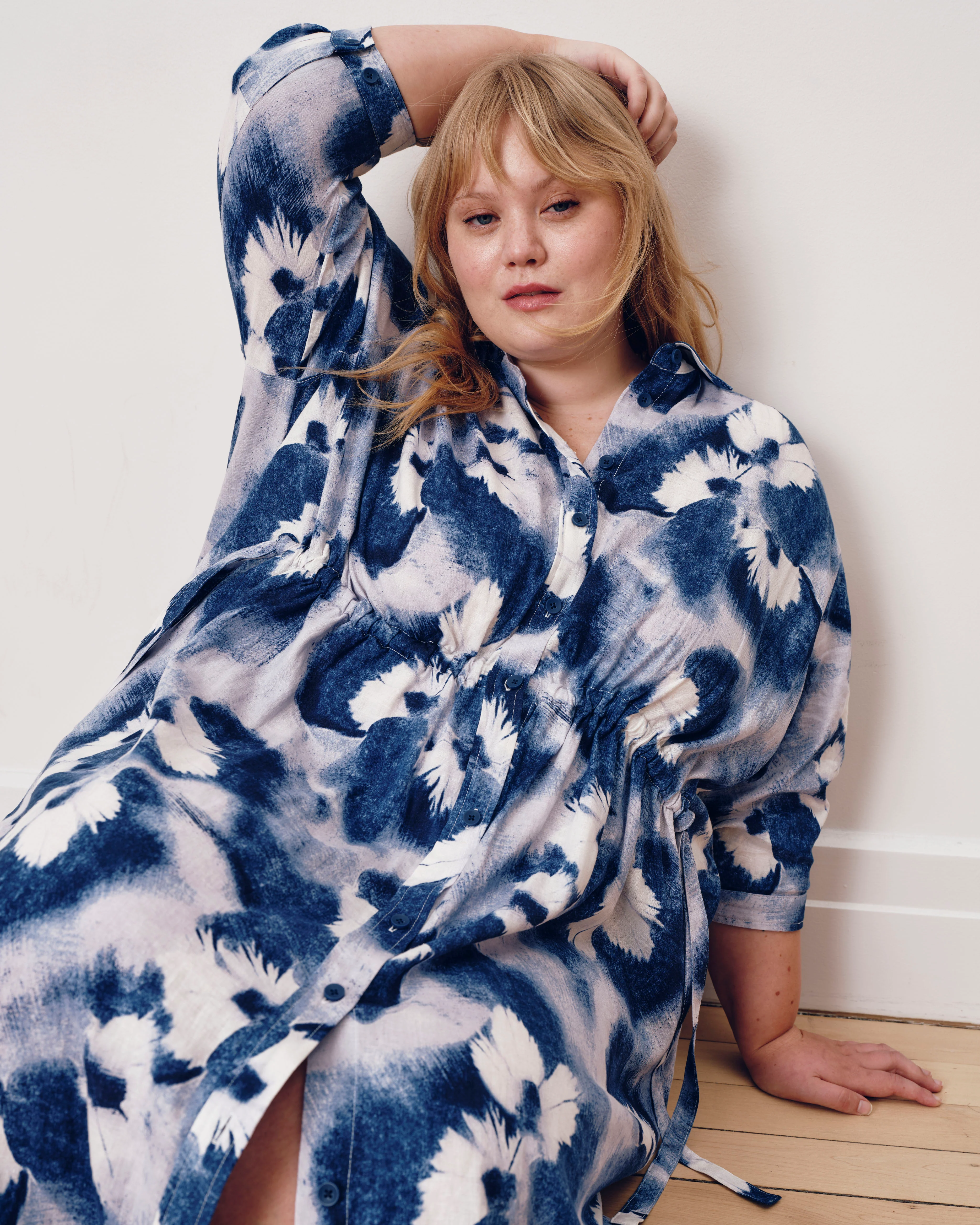 Paros Drawstring Linen Shirtdress - Blue Pressed Flower Print - Image 3